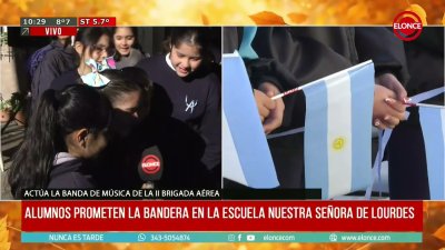 Alumnos de cuarto grado realizaron la Promesa de Lealtad a la Bandera en escuela de Paran&aacute;